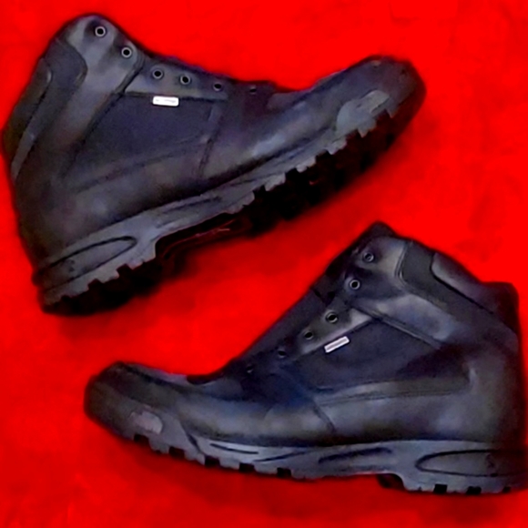 North face hiking boot 🥾 - Picture 2 of 4